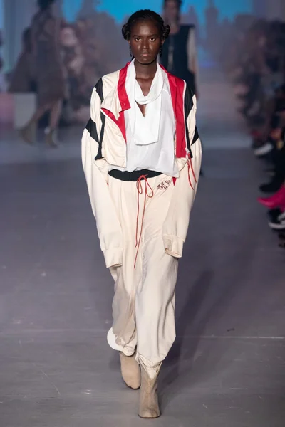 Look 18